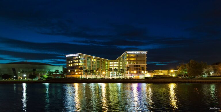 University Plaza Waterfront Hotel
